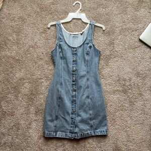 EUC Levi’s Denim Button-Front Dress with Pockets